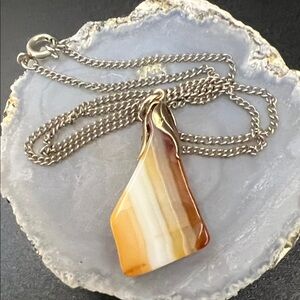 Vintage 16” Banded Agate Yellow White Brown Pendant Necklace